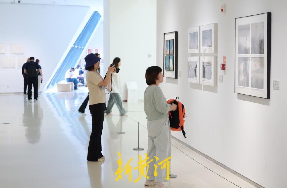 山东美术馆中秋多展齐开 市民在艺术中度过别样假期