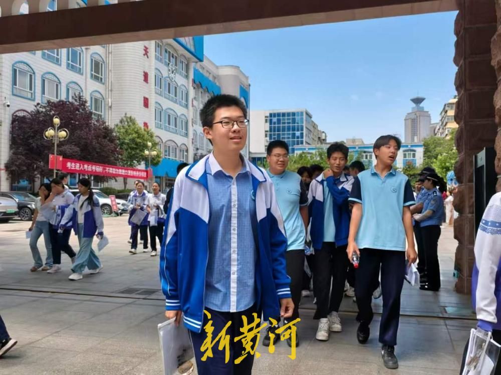 济南中考昨日拉开帷幕，作文题目“有哲理”“不算难”——“时间不抛弃所有人，时间也考验所有人”
