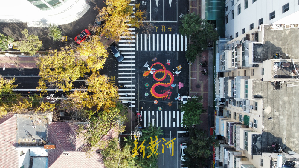 纬三路再增中国特色彩绘图案路口