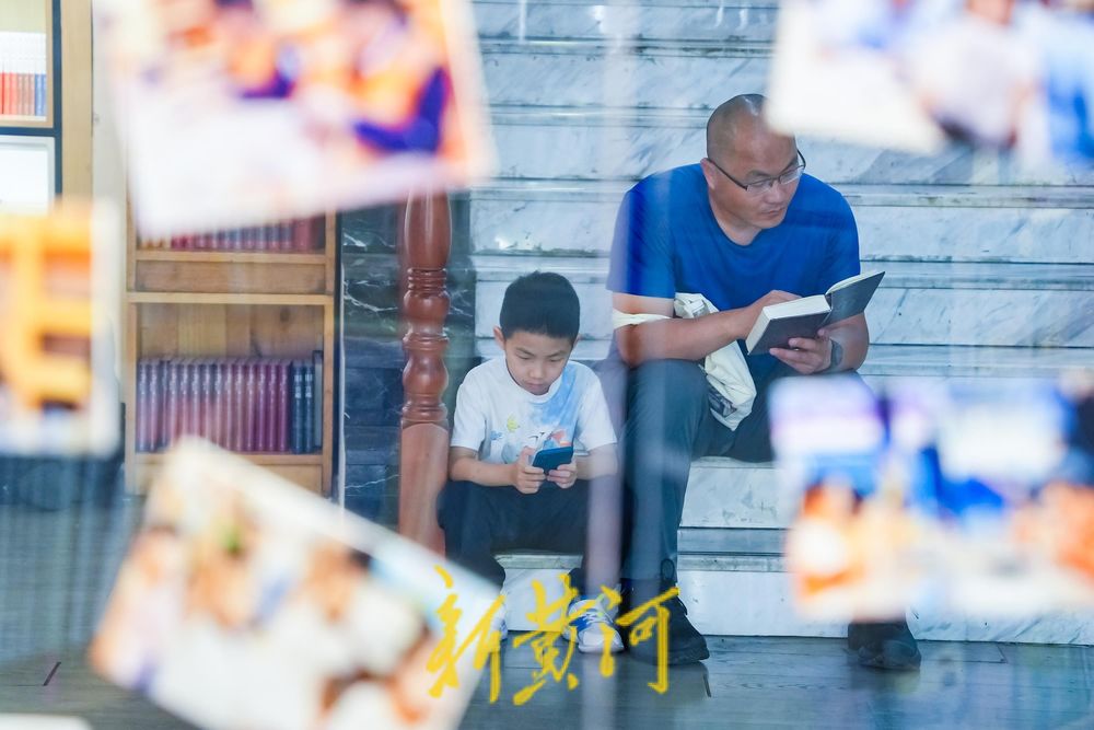 觅书香寻清凉！泉城路新华书店成热门“打卡地”