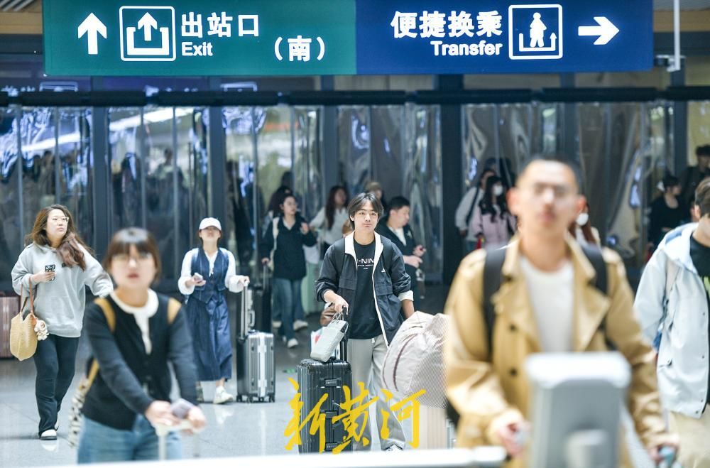 “五一”假期临近，济南火车站迎来节前学生客流高峰