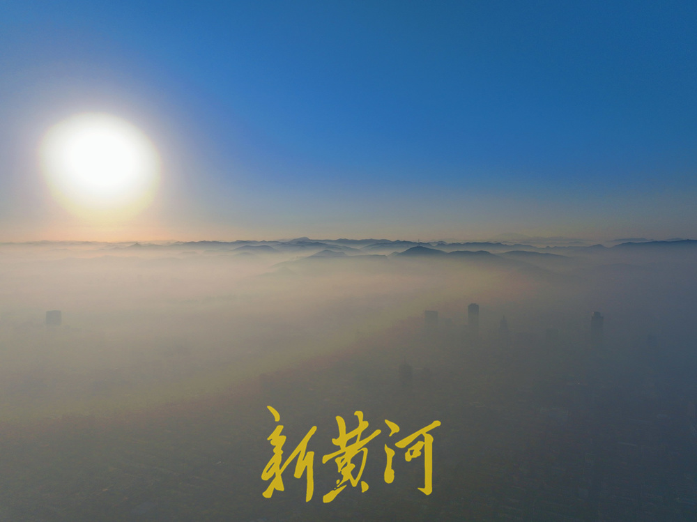 云端分界，泉城冬雾现泾渭奇观