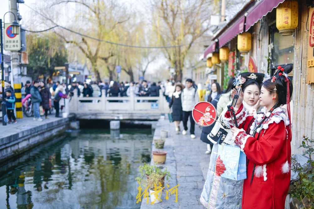 “泉”在济南冬游记｜元旦假期老街游火热，游客沉浸式体验泉城古韵