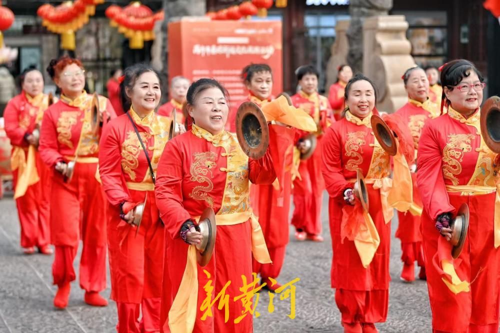 五龙潭泉畔 锣鼓喧天迎新春