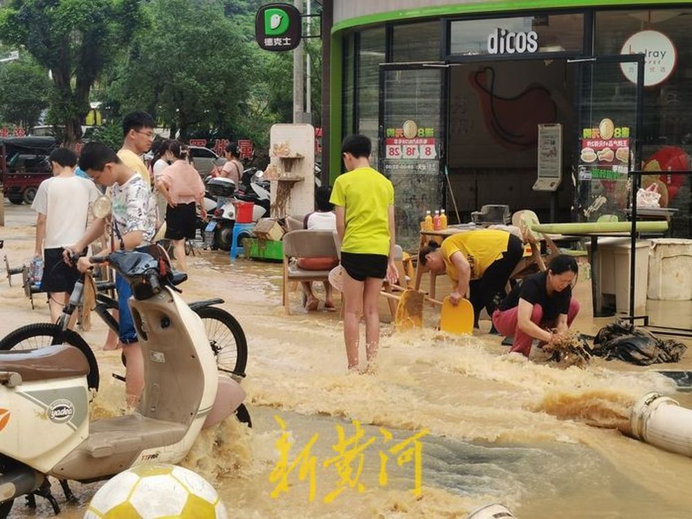 洪水退后的榕江，正忙着“重启”生活