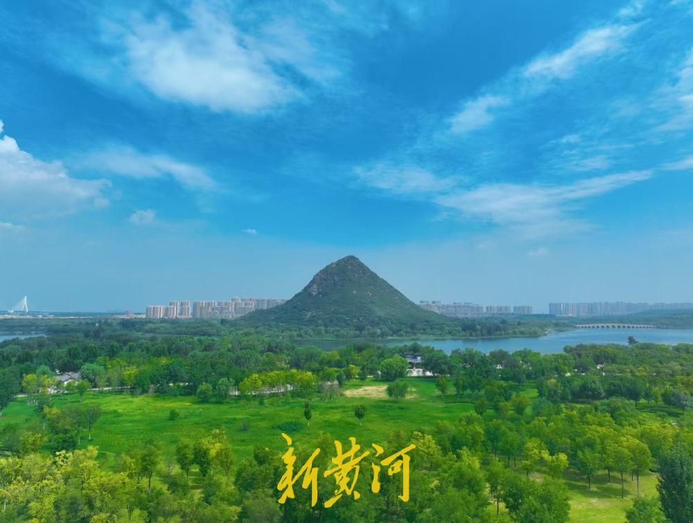 颜值拉满 济南华山湖蓝天白云水天一线
