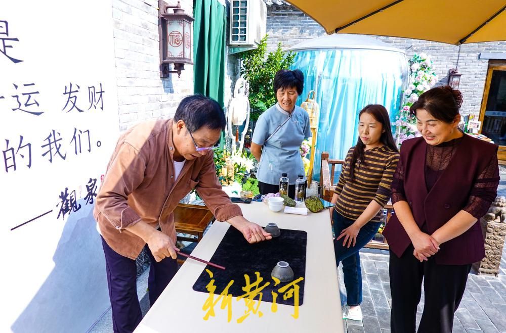 济南：泉水涌动溪流门前，非遗展演聚人气