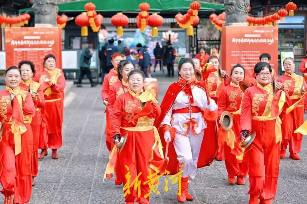 五龙潭泉畔 锣鼓喧天迎新春