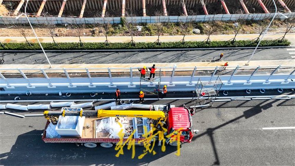 新建高架跨越济广高速，向北直通跨黄大桥