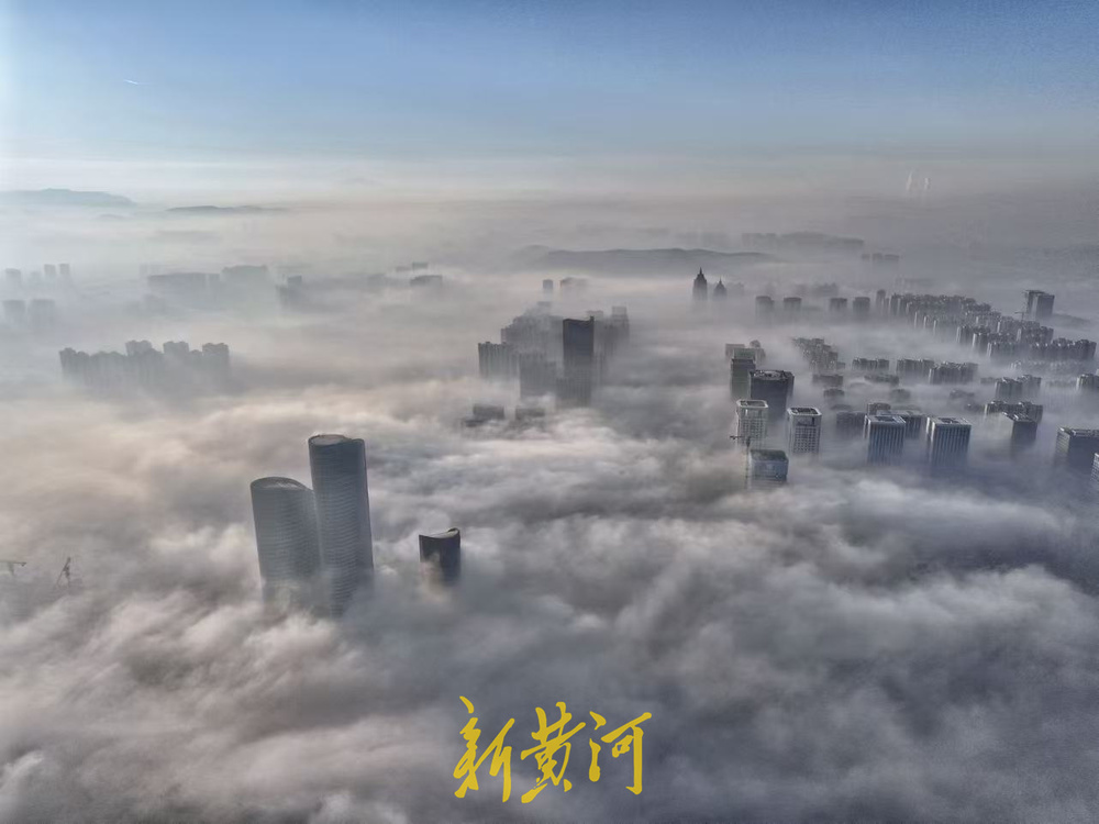 宛如天空之城  泉城现冬季“平流雾”景观