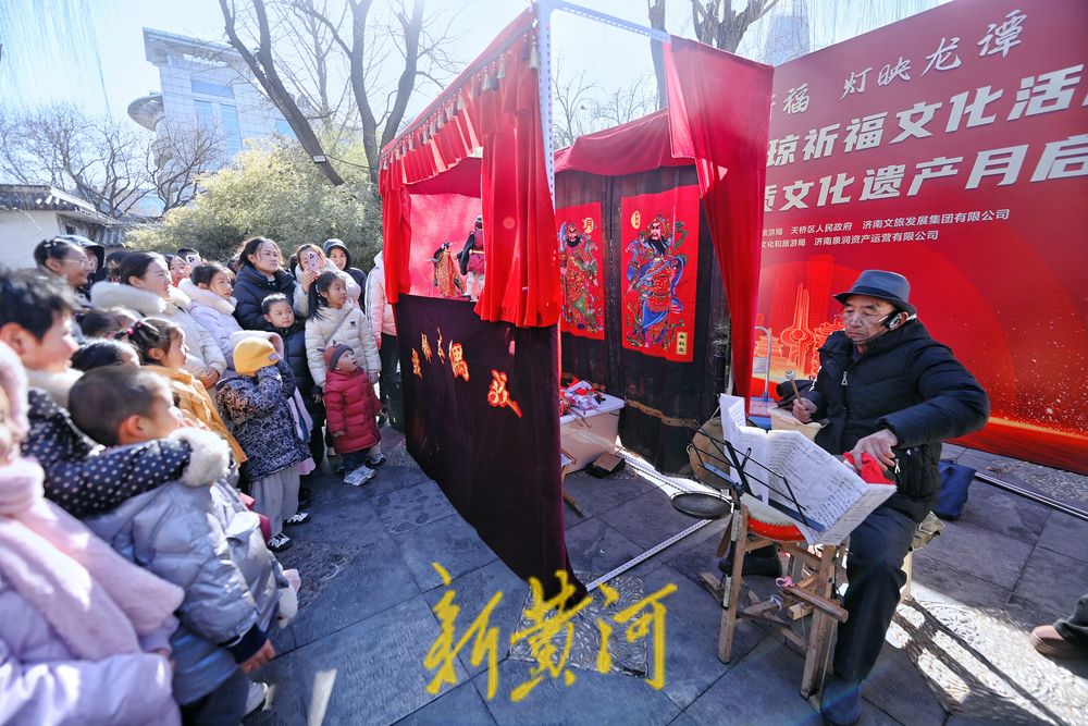 济南五龙潭公园上演“非遗木偶闹新春”