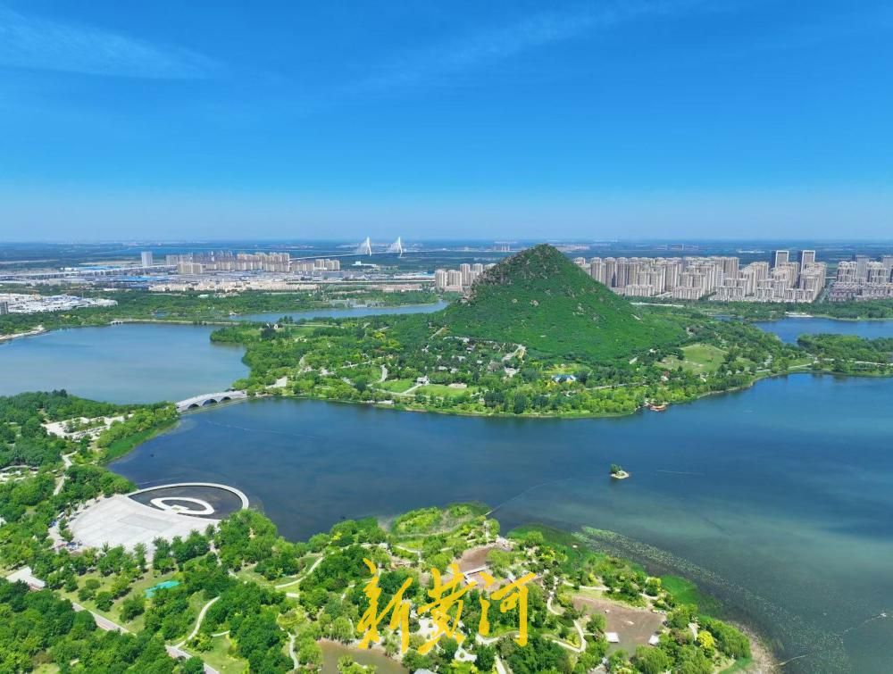 初夏景致入画来，济南华山湖满目青翠焕新颜