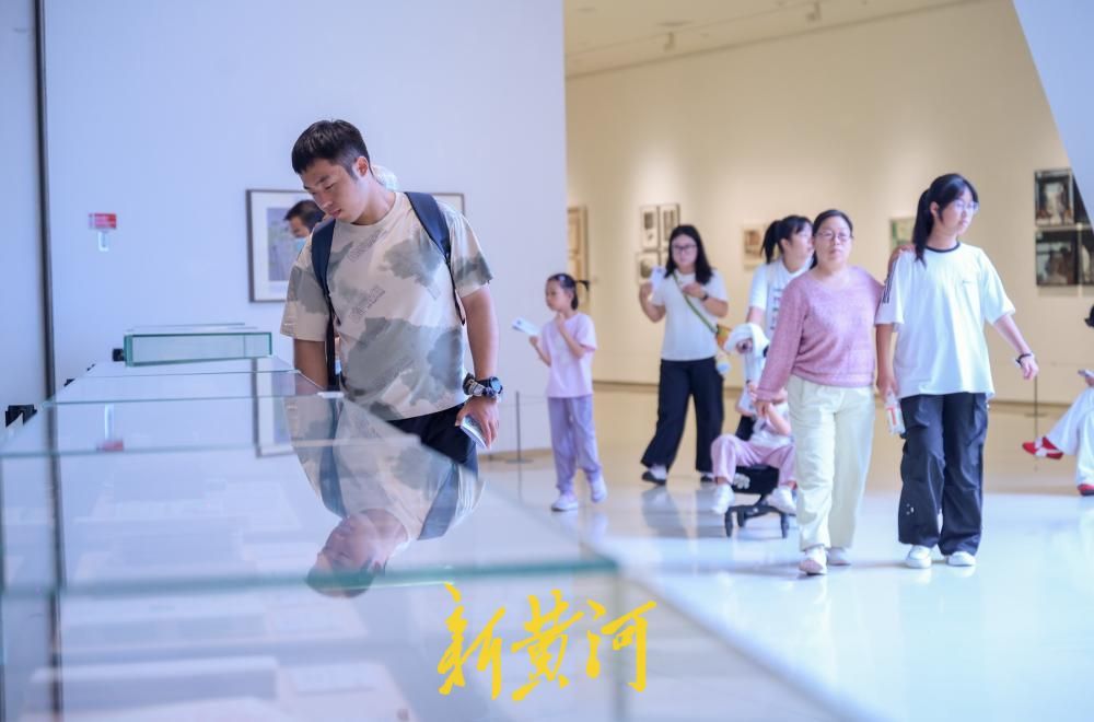 山东美术馆中秋多展齐开 市民在艺术中度过别样假期