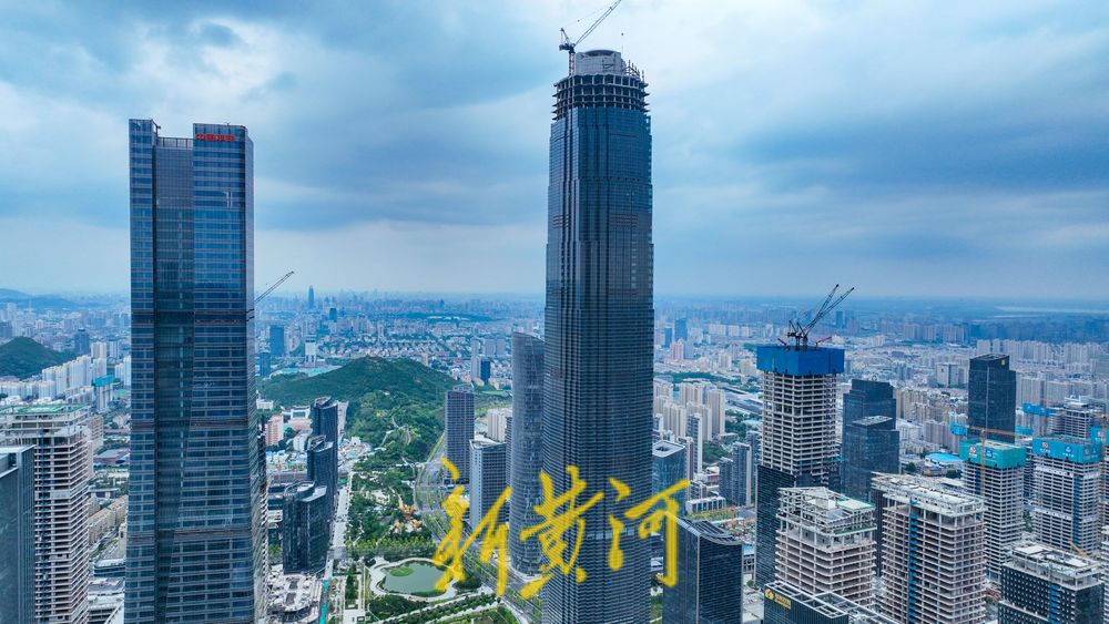 直上云霄！CBD超高层“山”幕墙向顶部冲刺 