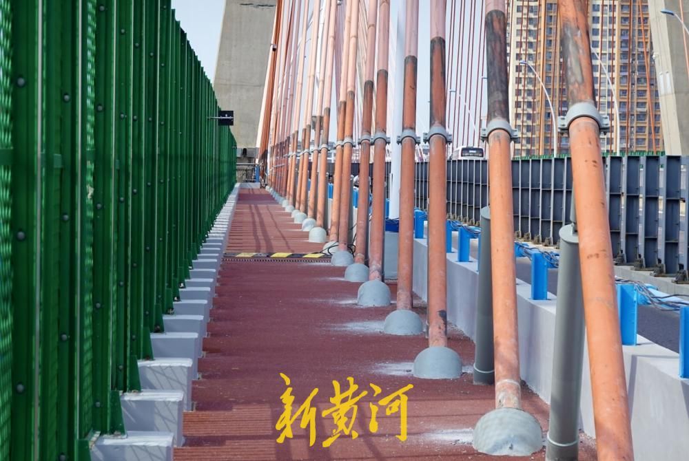 济南纬六路高架桥人行道改造完成恢复通行