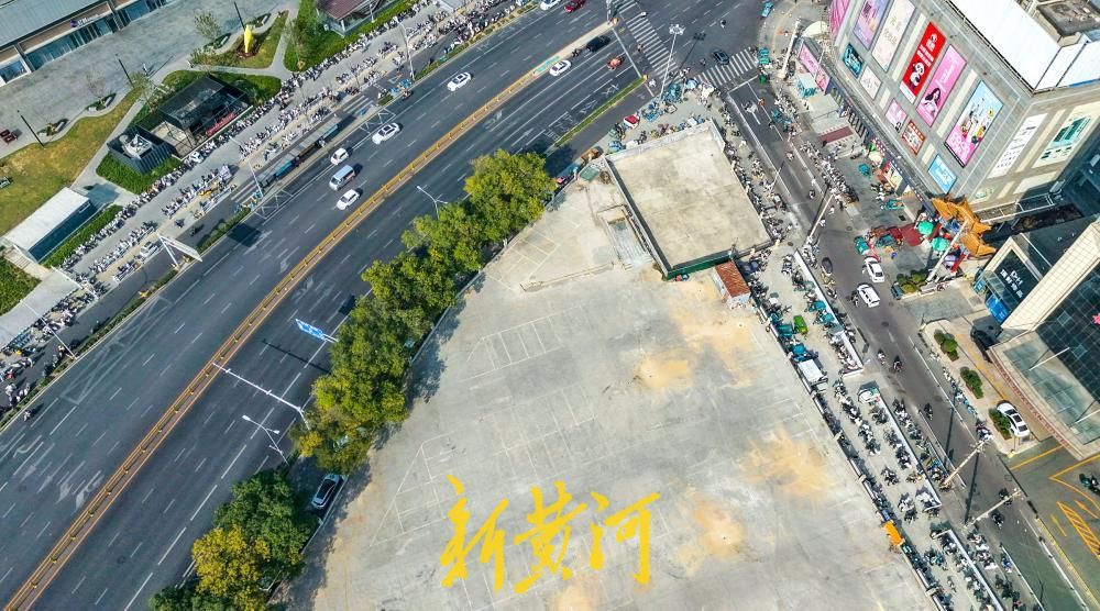 济南西市场商圈大型露天停车场关闭，将用于城市更新项目建设