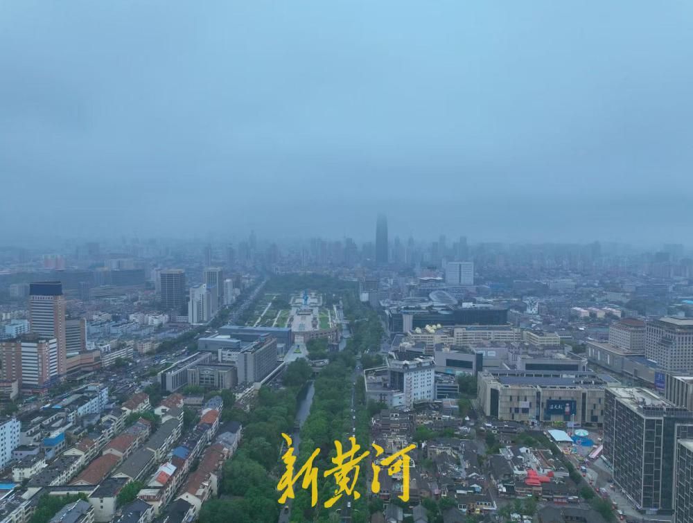 氤氲大雾漫泉城 老城古韵邂逅雾中高楼
