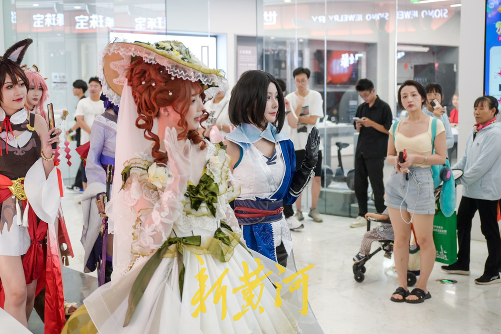 暑期动漫展首次免门票  “二次元”盛装赴会