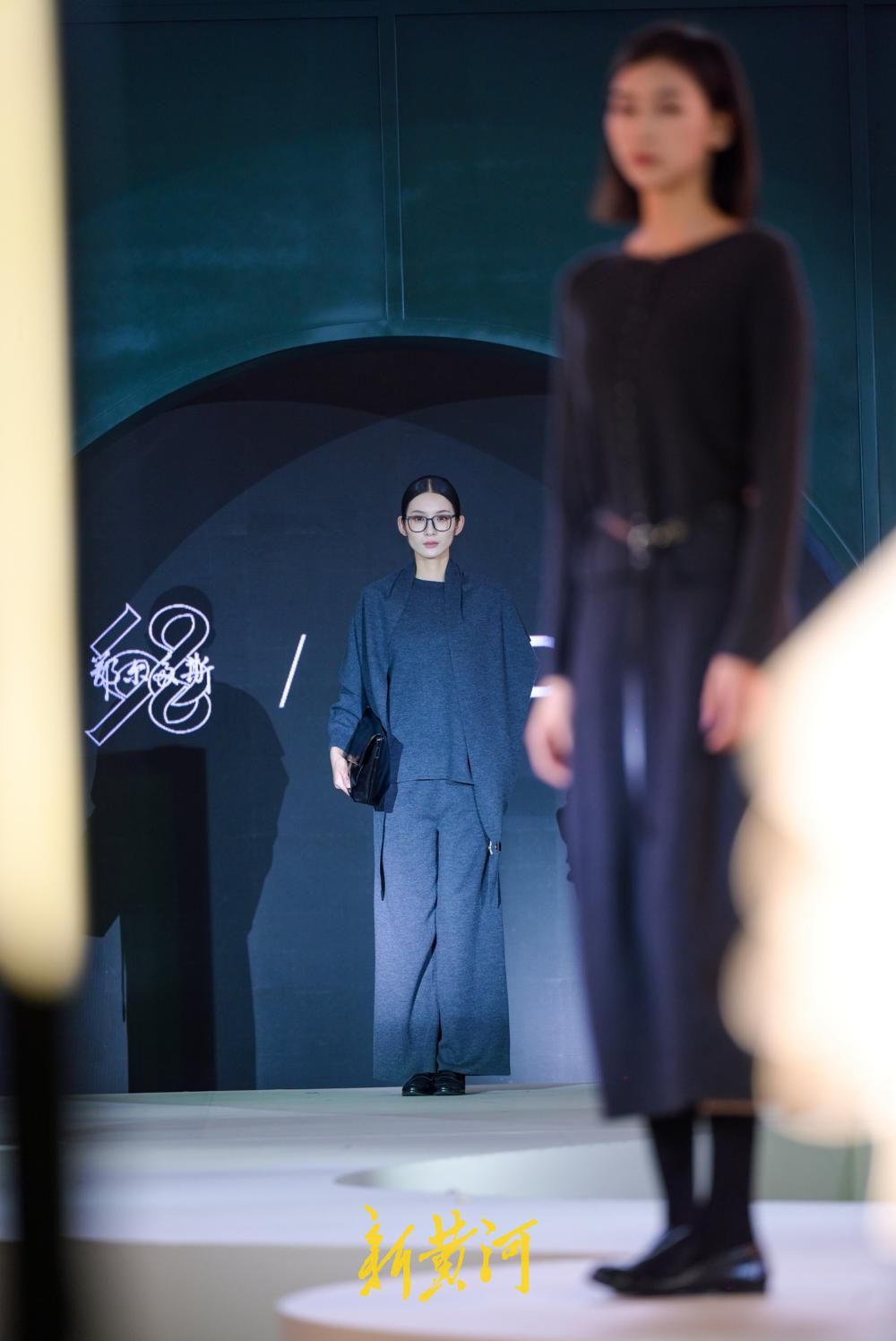 中秋假期上演“织秀”时装周  济南万象城三天11场大秀演绎秋冬时尚