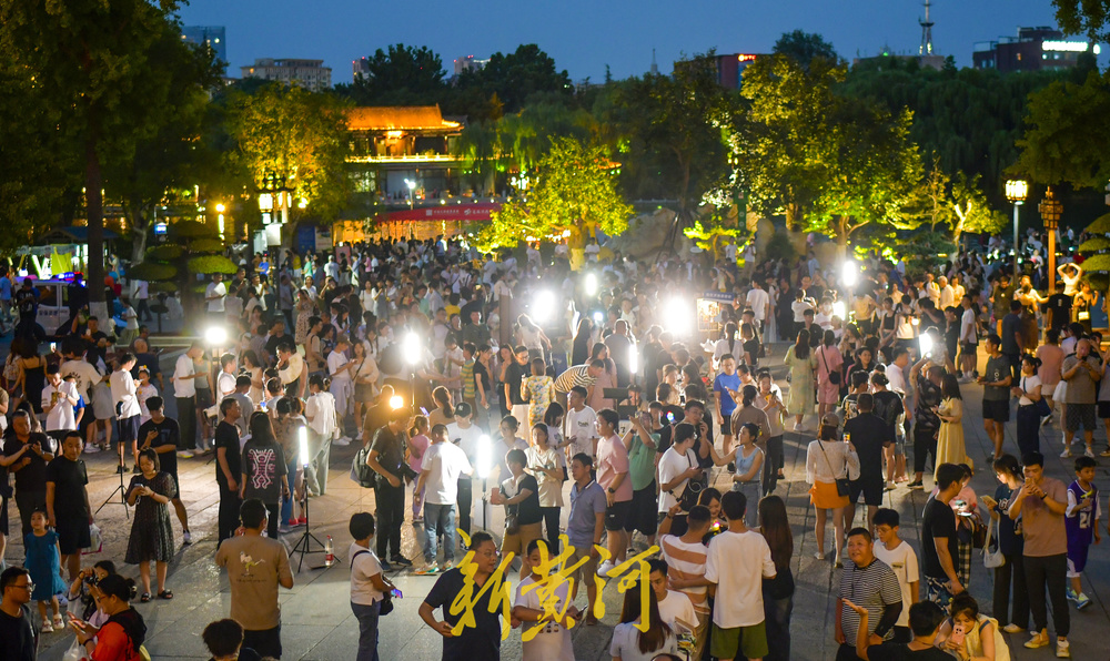 快门一响，留住超然楼下最美的你，“立等可取”重现大明湖  