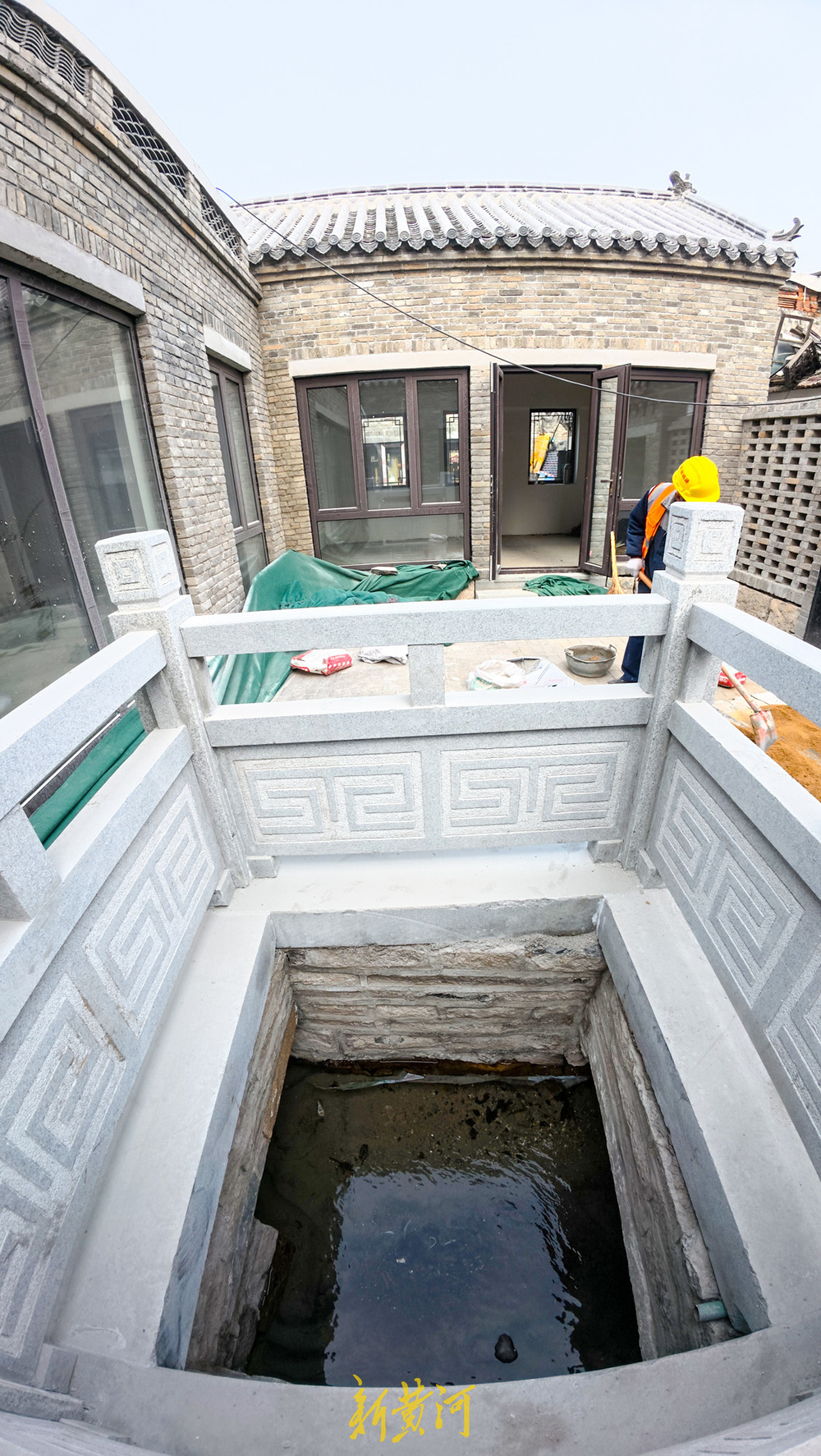 济南后宰门街同元楼饭店修缮 地下泉水暗渠重现天日