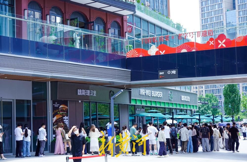 网红餐厅排长龙、后备箱咖啡也圈粉,“排队经济”点燃泉城消费热情