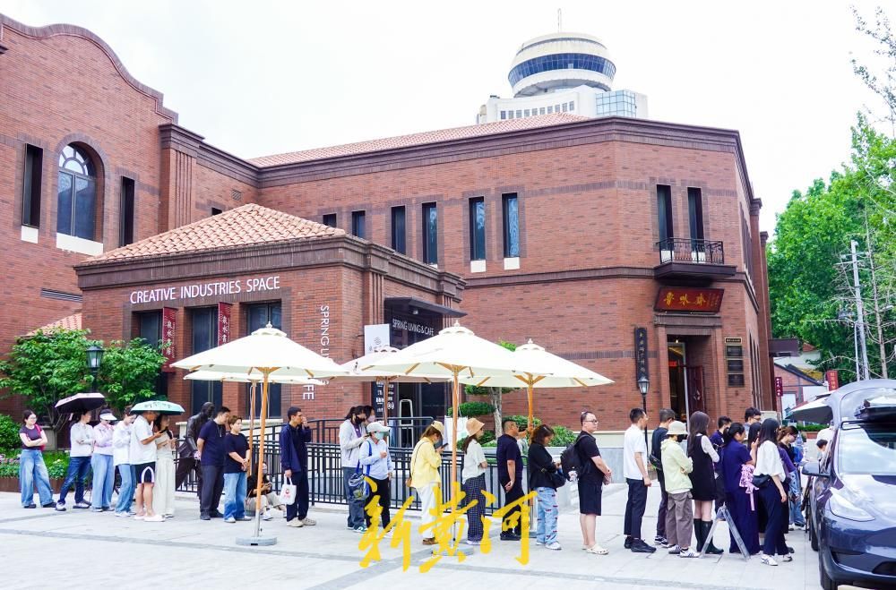 网红餐厅排长龙、后备箱咖啡也圈粉,“排队经济”点燃泉城消费热情