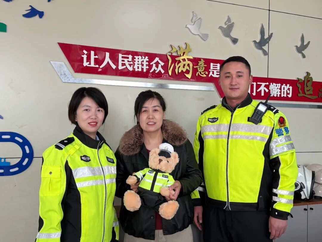 山东聊城“推车姐”,火了!央媒、网友纷纷点赞,当事人回应