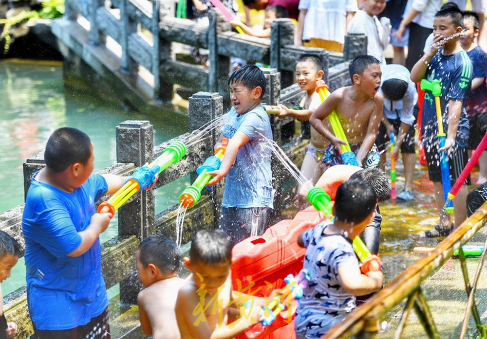 济南发布高温黄色预警局地40℃，这里成了市民避暑好去处