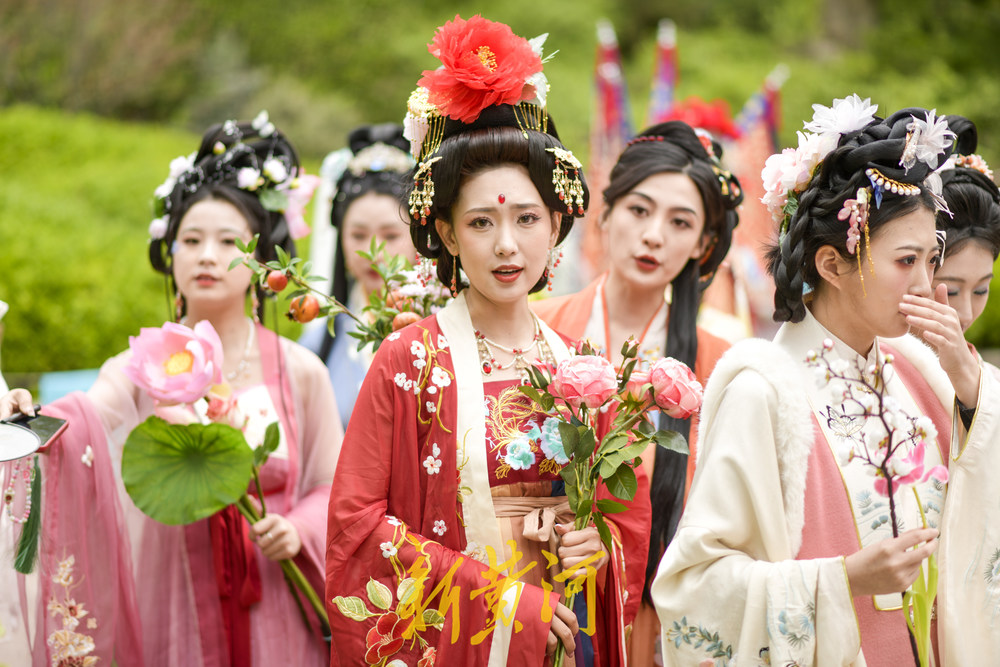 满屏“国潮”范儿！大明湖花朝节靓丽启幕