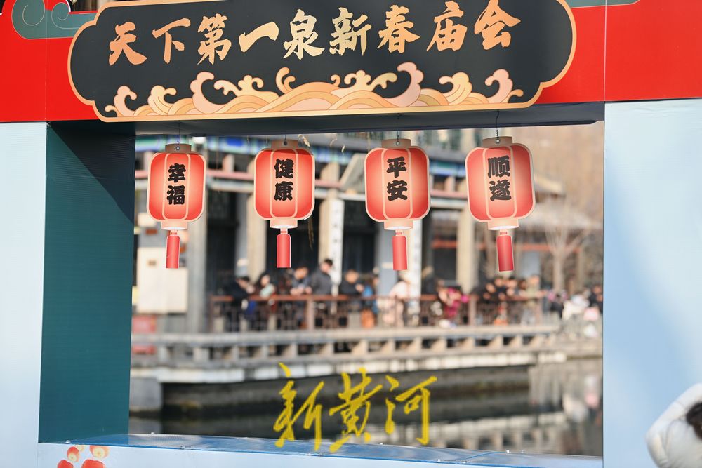 腊月暖如春，济南五龙潭游人如织欢乐多 