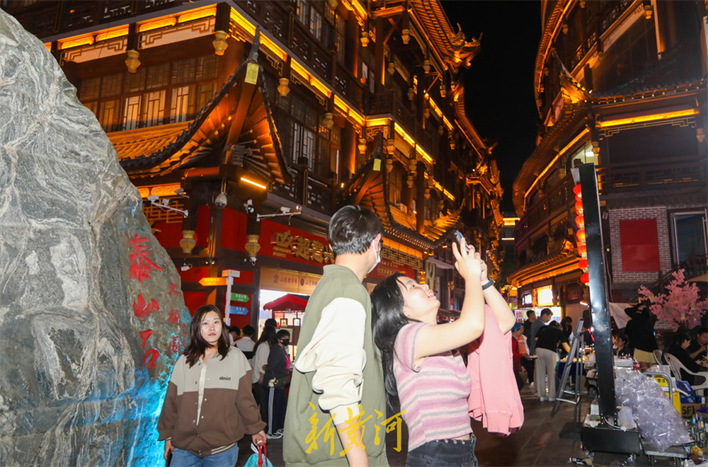 大观园五一成热门打卡地，年轻人组团寻找“老济南的味道”