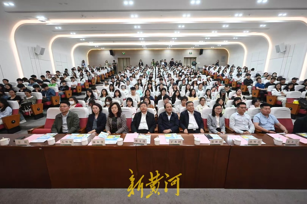 “海右人才驻济高校行”走进山东青年政治学院