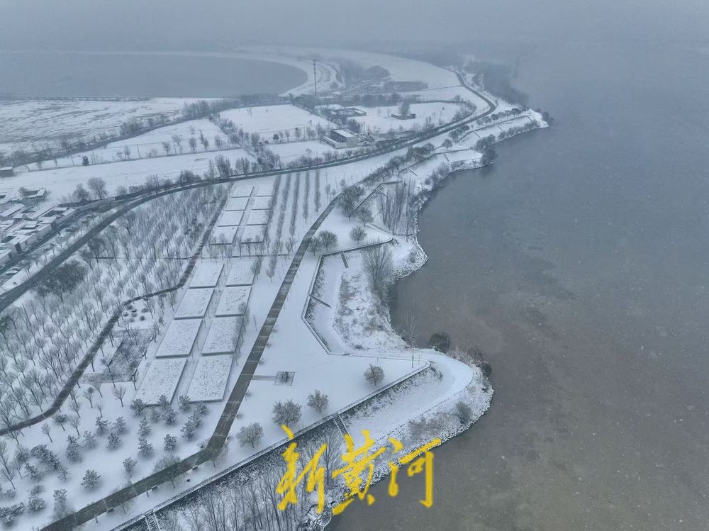 雪中黄河，水墨丹青