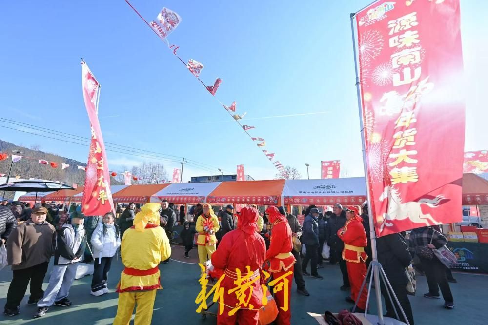 柳埠大集上 锣鼓喧天年味浓