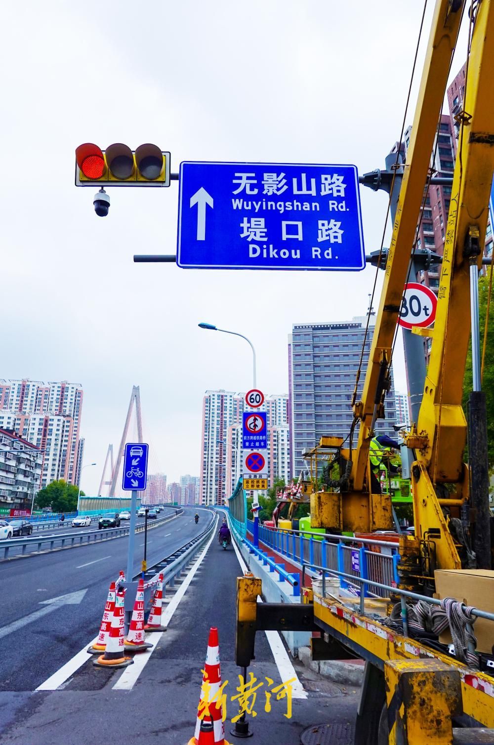 济南纬六路高架护栏上新，全面提升安全防护