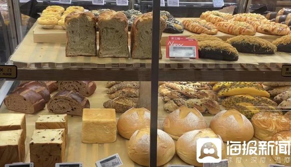 济南多家“2元面包”店走红，有的店一天能卖2000多个