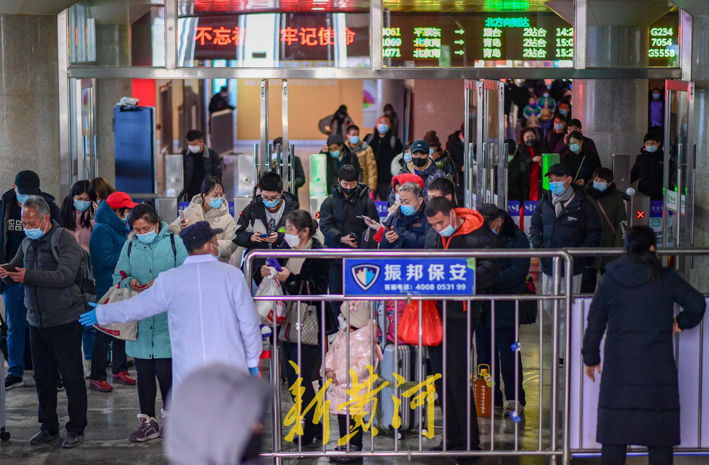 春运开启 济南车站严把出口防疫关
