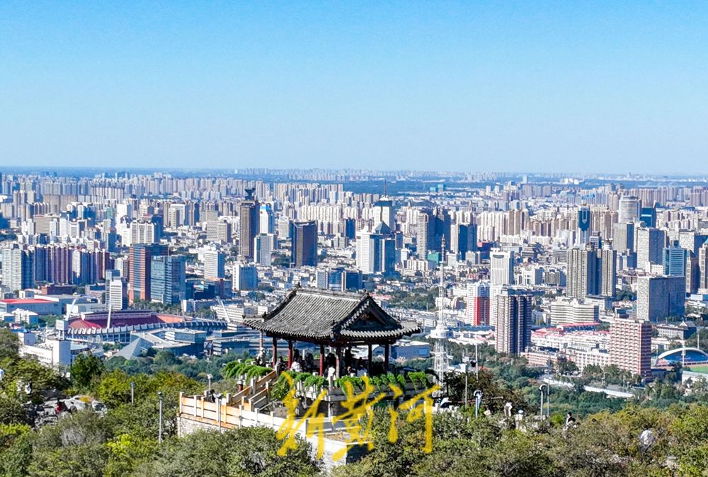 冷空气带来通透蓝，济南千佛山上风景独好