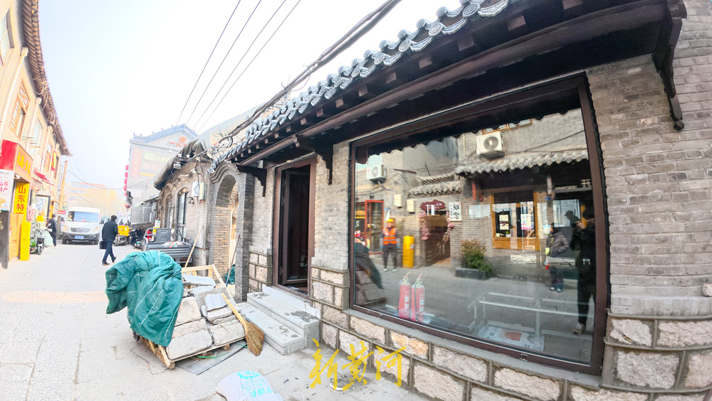 济南后宰门街同元楼饭店修缮 地下泉水暗渠重现天日