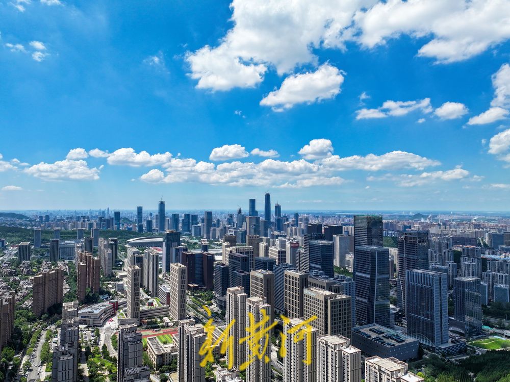 云卷云舒，活力盛夏！现代与自然交织的泉城夏日盛景 