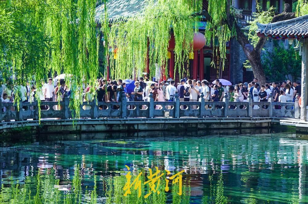 泉水汩汩迎秋客，济南趵突泉迎来错峰赏泉潮
