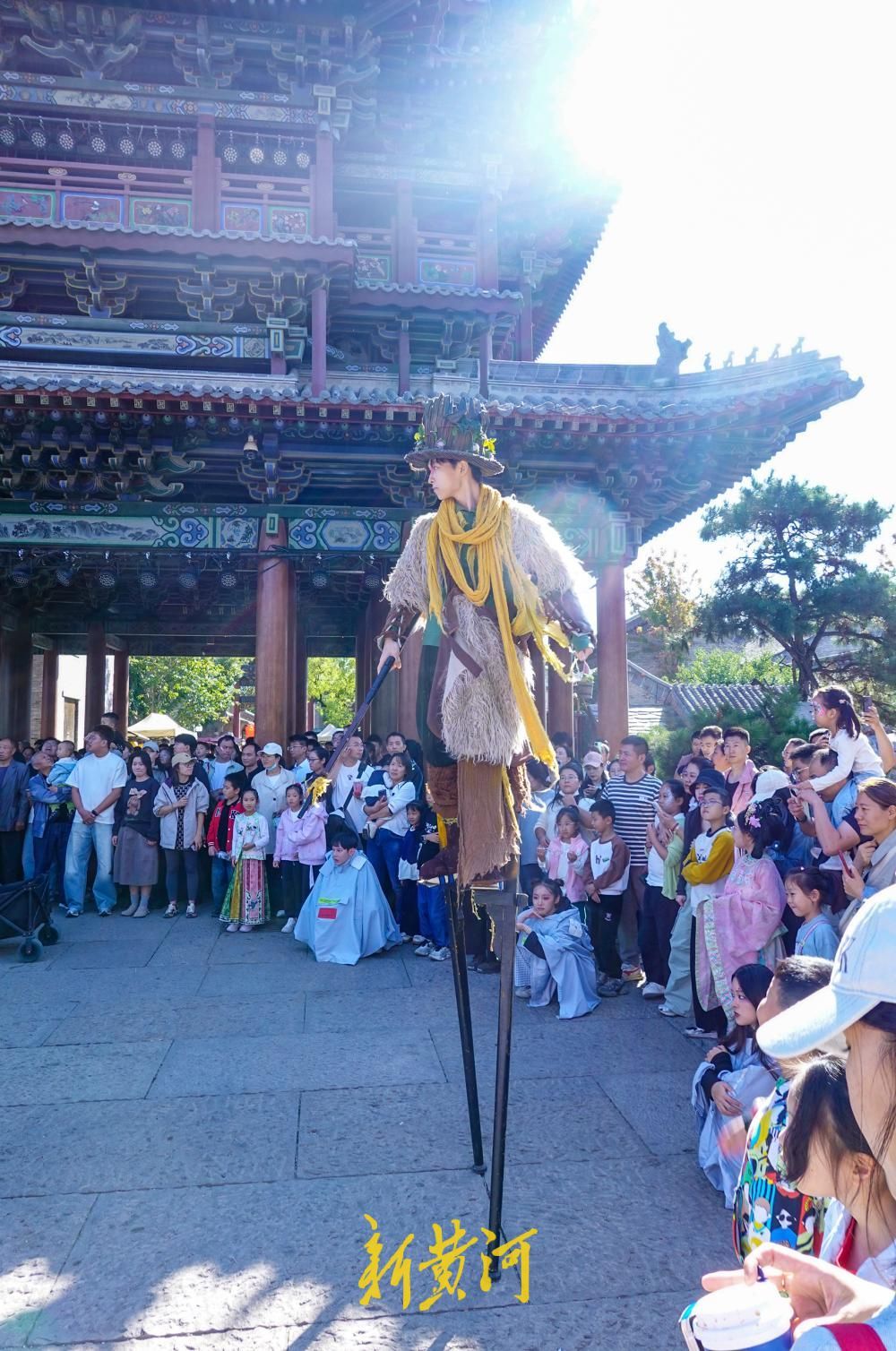 假期过半旅游热度不减，明水古城互动演艺点亮“文化+亲子”游
