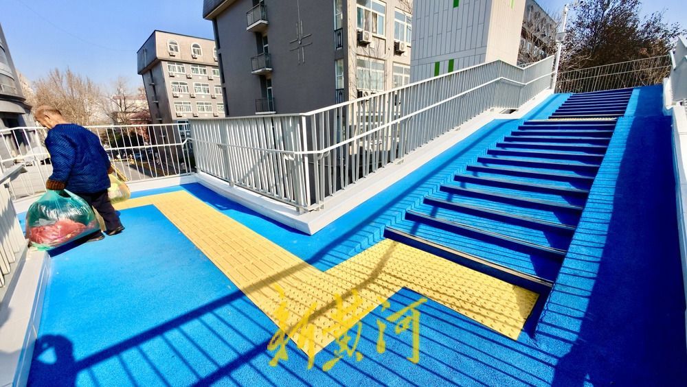 过街天桥新增无障碍电梯，去济南西部这家医院就医更方便了