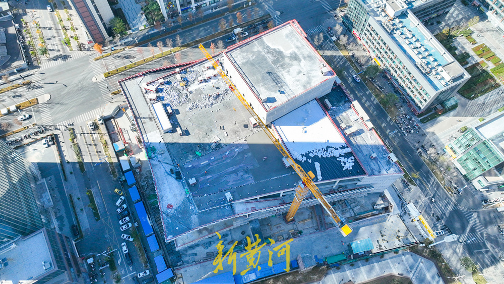 济南CBD新建大剧院 紧邻“五指山”超高层