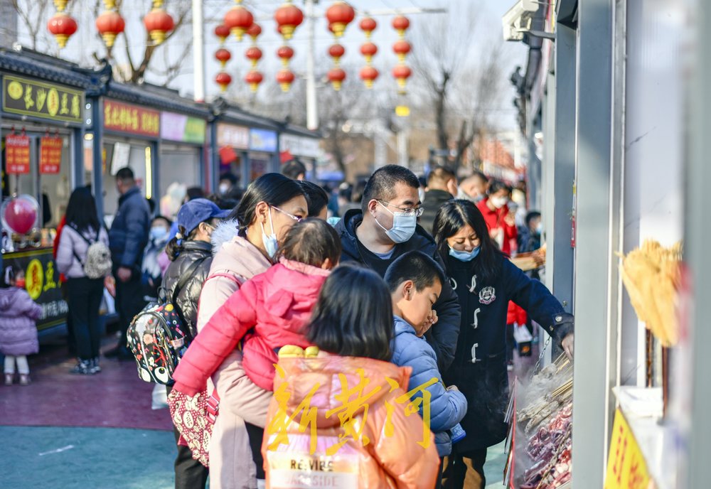 【我们的节日·春节】新春期间，济南一夜市变“庙会”，美食街开启“爆肚”模式