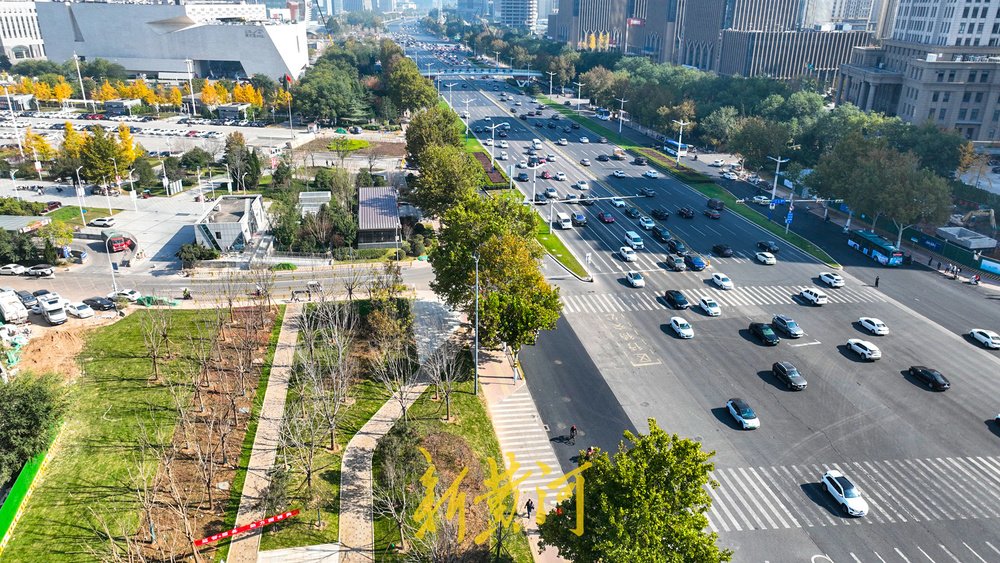 济南地铁4号线文博段地面焕新 出入口围挡拆除展新颜