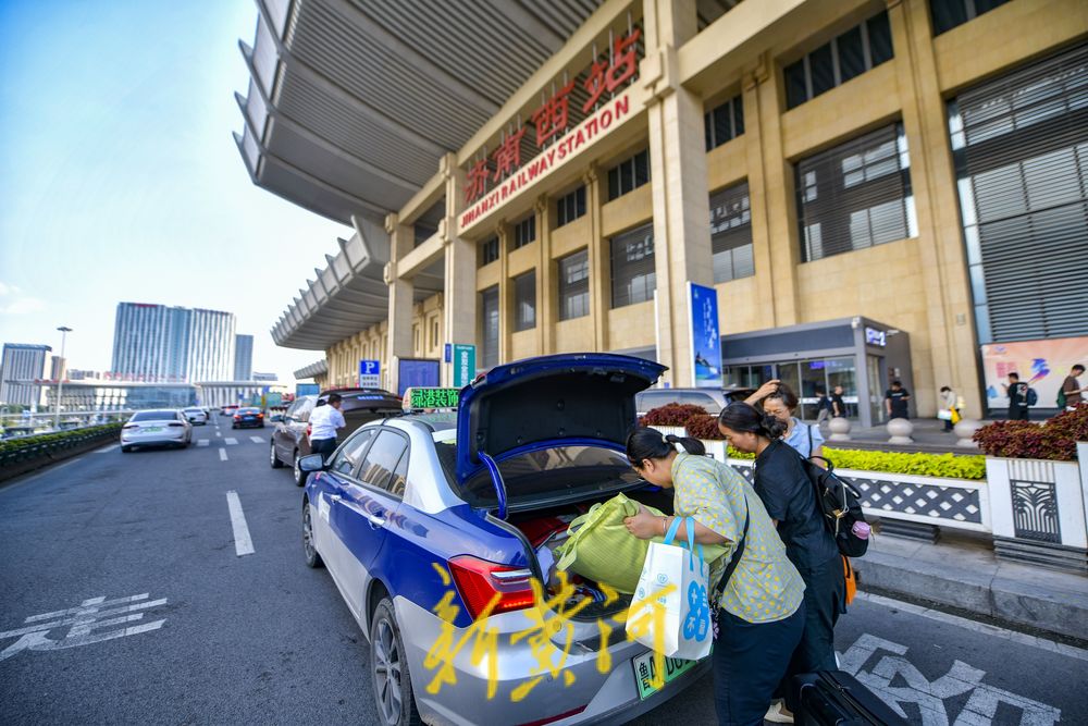 出租车可驶入济南西站二楼落客平台 划定临时停车区域