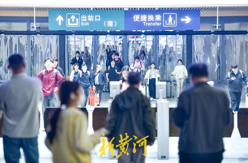 “五一”假期临近，济南火车站迎来节前学生客流高峰