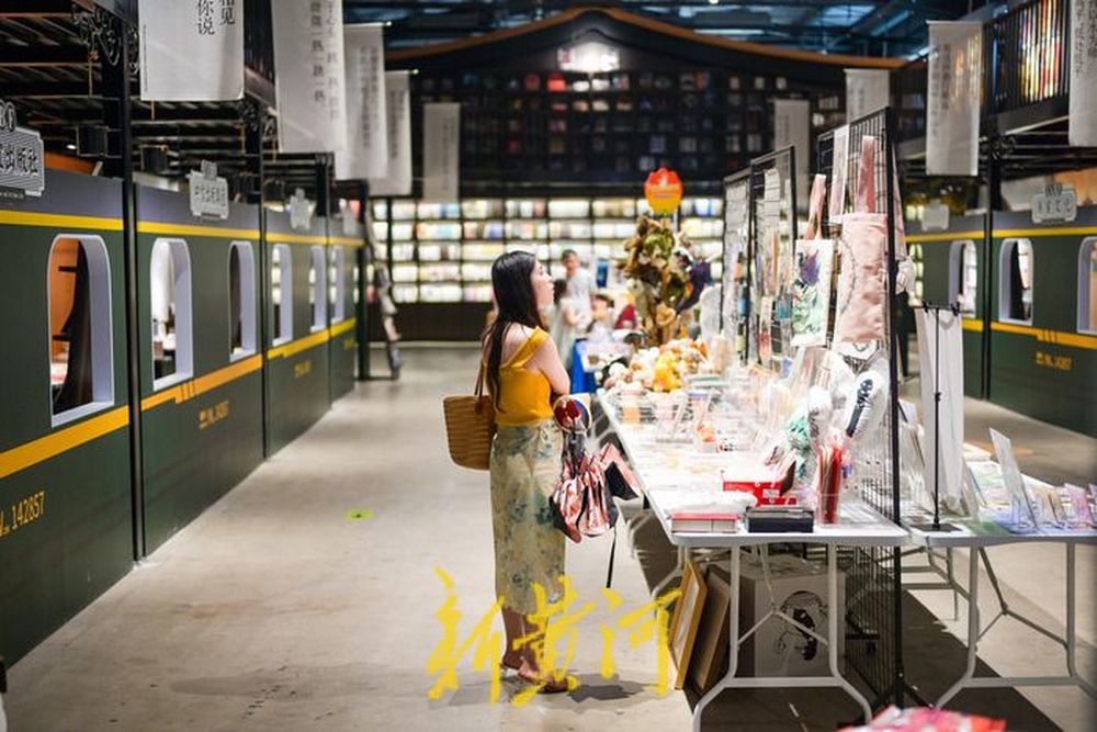 来推介现场，带走帆布包、纪念品！“文旅之约”提前预热，线下地推活动火热进行中